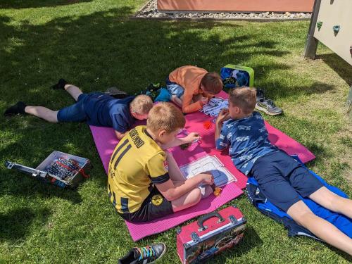 Werken_Sticken im Garten